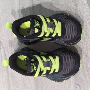 Reebok Kids Neon Green and Black Sneakers Size 6M